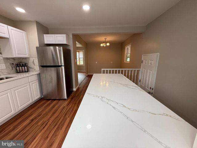 1 HOLDEN DR, New Castle, DE 19720
