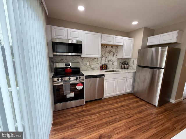 1 HOLDEN DR, New Castle, DE 19720