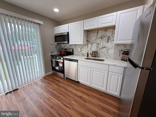 1 HOLDEN DR, New Castle, DE 19720