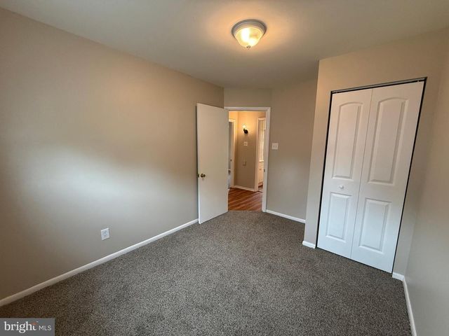 1 HOLDEN DR, New Castle, DE 19720