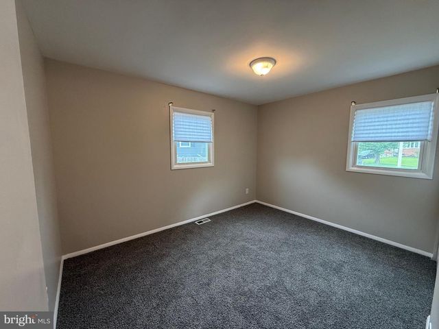 1 HOLDEN DR, New Castle, DE 19720