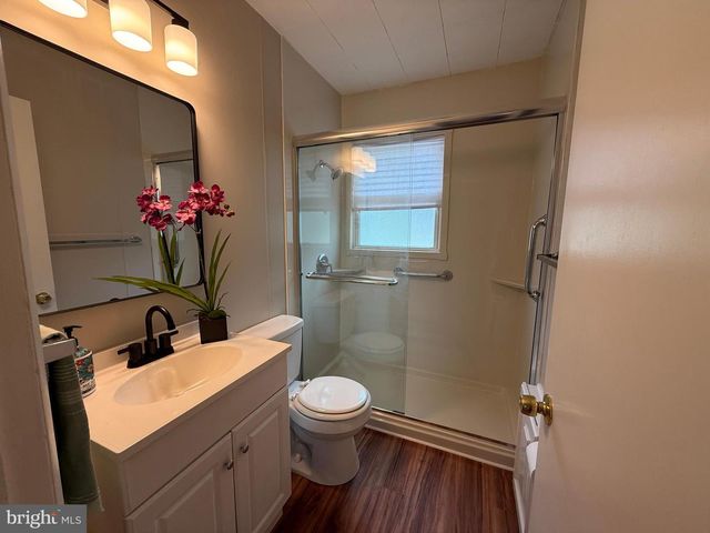 1 HOLDEN DR, New Castle, DE 19720