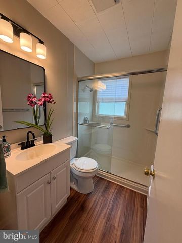1 HOLDEN DR, New Castle, DE 19720