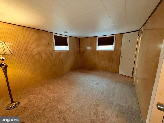 1 HOLDEN DR, New Castle, DE 19720