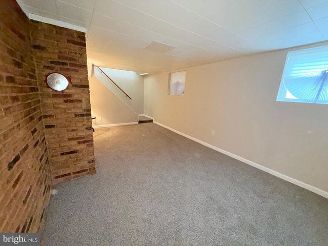 1 HOLDEN DR, New Castle, DE 19720