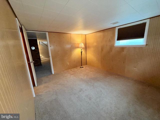1 HOLDEN DR, New Castle, DE 19720