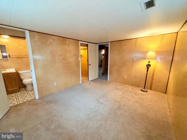 1 HOLDEN DR, New Castle, DE 19720