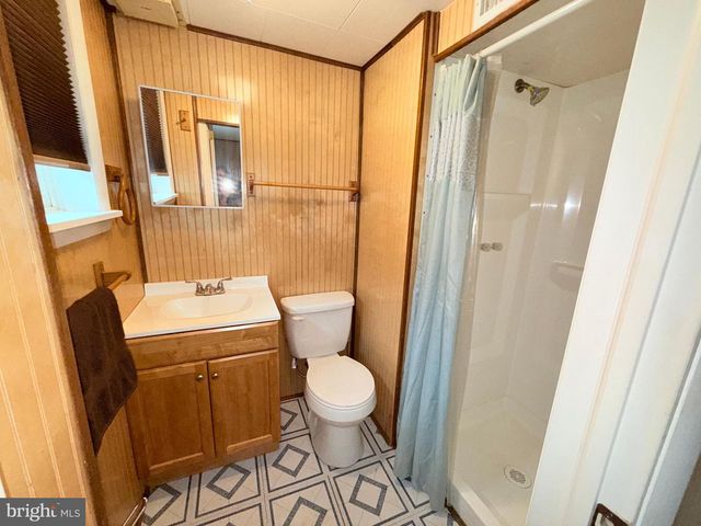1 HOLDEN DR, New Castle, DE 19720