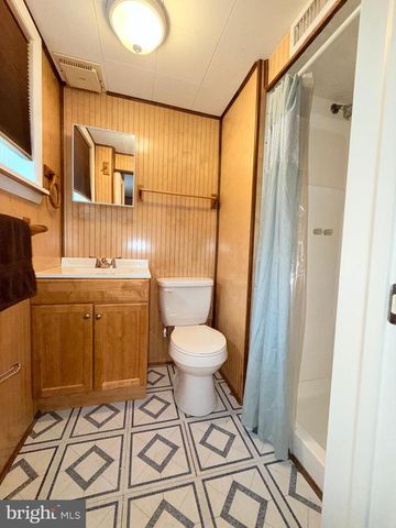 1 HOLDEN DR, New Castle, DE 19720