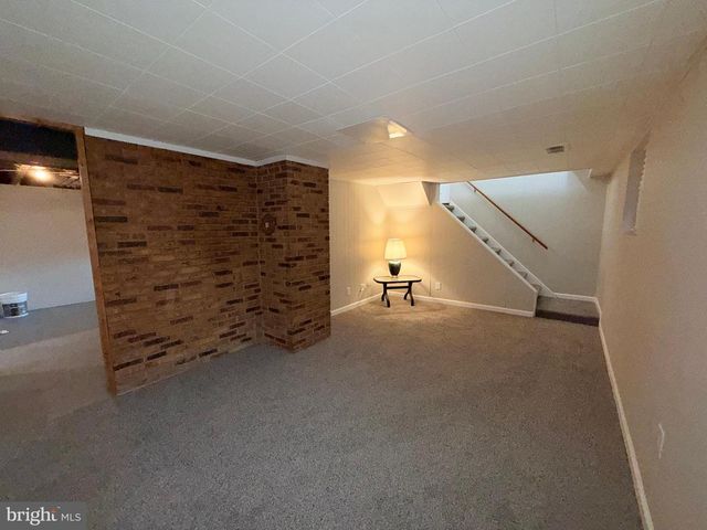 1 HOLDEN DR, New Castle, DE 19720