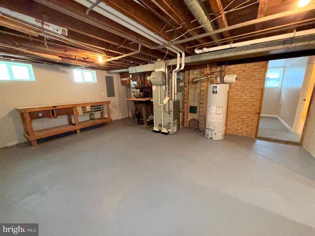1 HOLDEN DR, New Castle, DE 19720