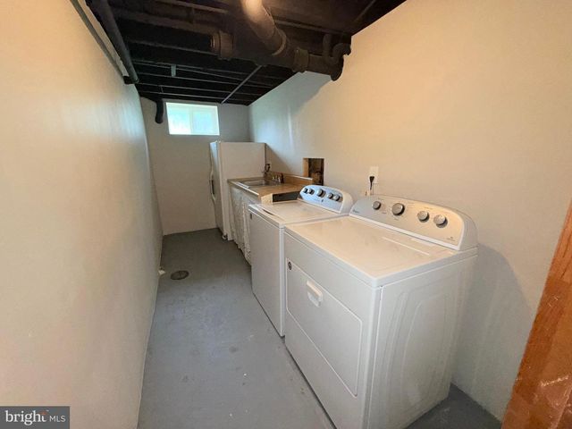 1 HOLDEN DR, New Castle, DE 19720