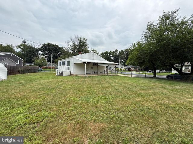 1 HOLDEN DR, New Castle, DE 19720