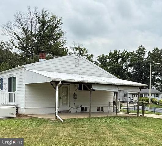 1 HOLDEN DR, New Castle, DE 19720