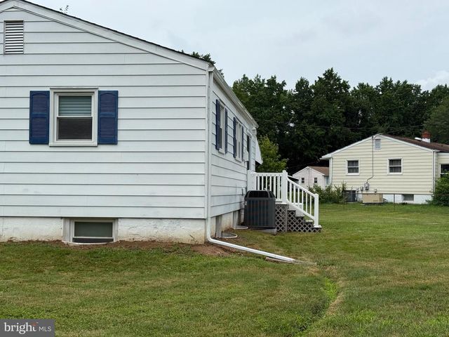 1 HOLDEN DR, New Castle, DE 19720