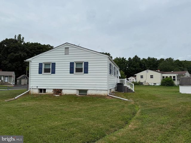 1 HOLDEN DR, New Castle, DE 19720