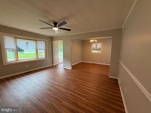 1 HOLDEN DR, New Castle, DE 19720