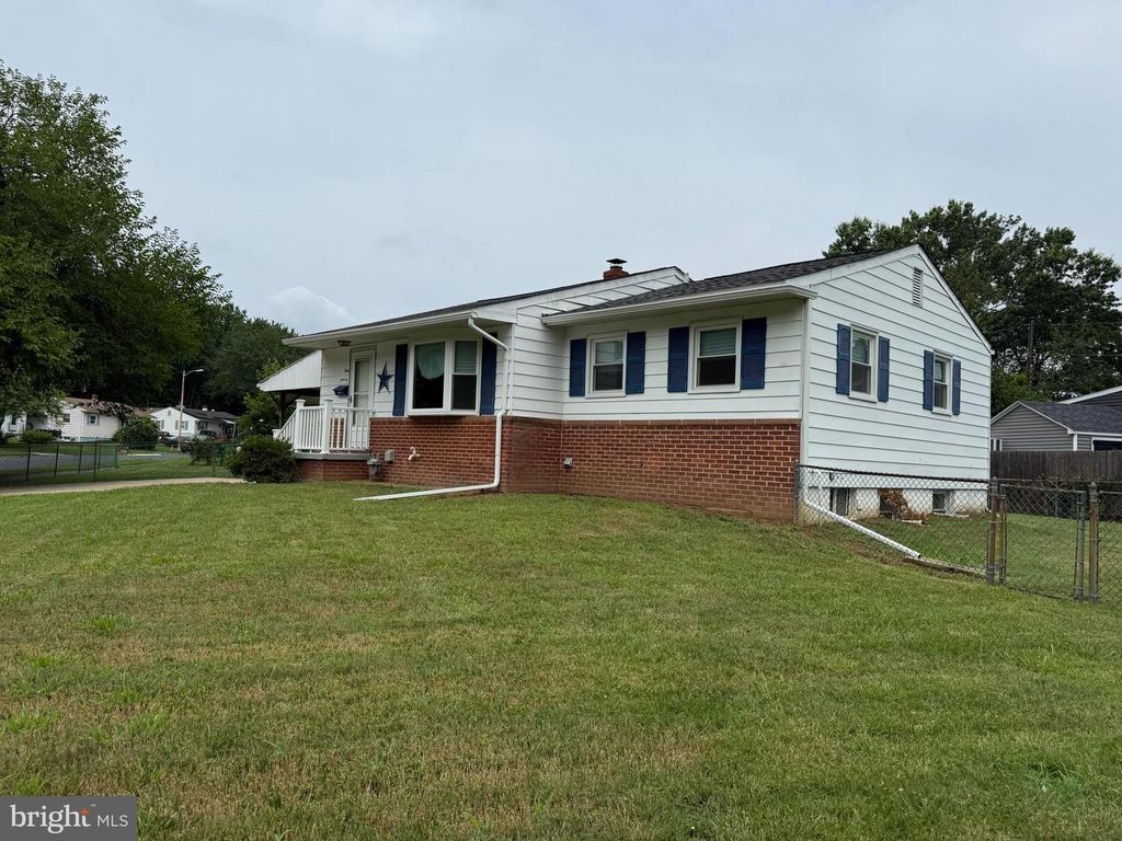 1 HOLDEN DR, New Castle, DE 19720