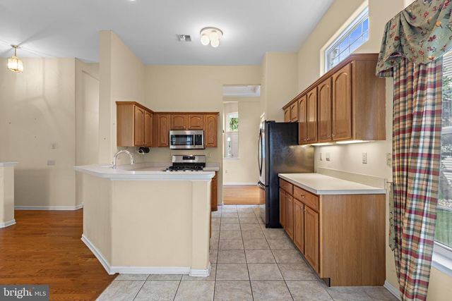 6 RAPIDS CT, Barnegat, NJ 08005