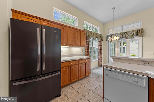 6 RAPIDS CT, Barnegat, NJ 08005