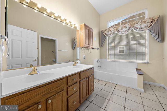 6 RAPIDS CT, Barnegat, NJ 08005