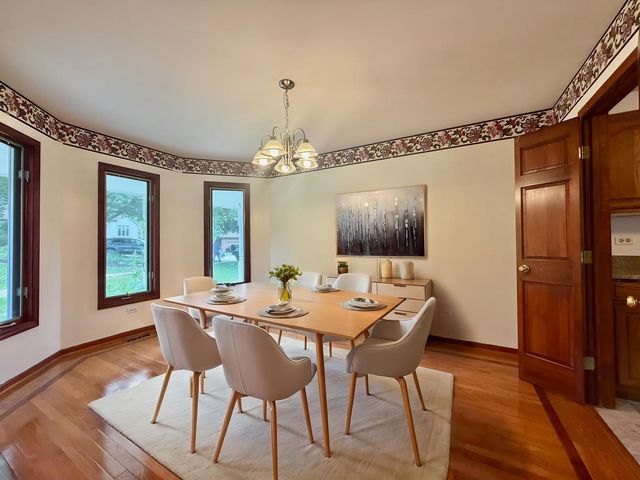 1 Genesee Court, Bolingbrook, IL 60440