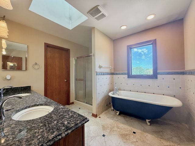 1 Genesee Court, Bolingbrook, IL 60440