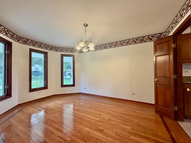 1 Genesee Court, Bolingbrook, IL 60440