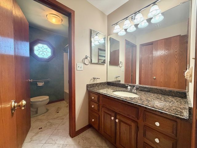 1 Genesee Court, Bolingbrook, IL 60440