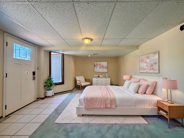 1 Genesee Court, Bolingbrook, IL 60440