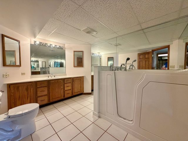 1 Genesee Court, Bolingbrook, IL 60440