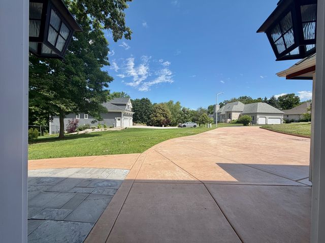 1 Genesee Court, Bolingbrook, IL 60440