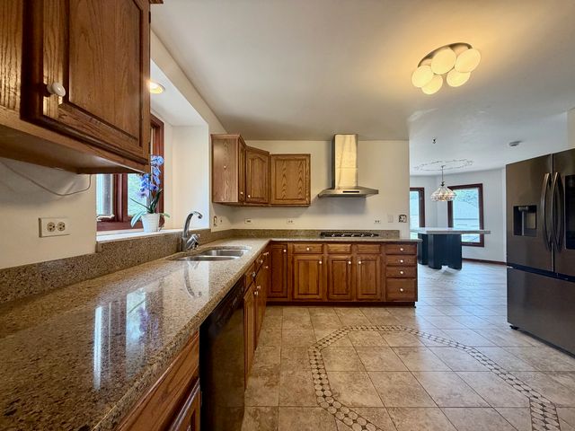 1 Genesee Court, Bolingbrook, IL 60440