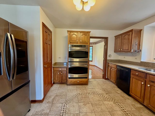 1 Genesee Court, Bolingbrook, IL 60440