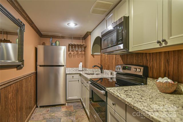 409 North Fork Road, Black Mountain, NC 28711