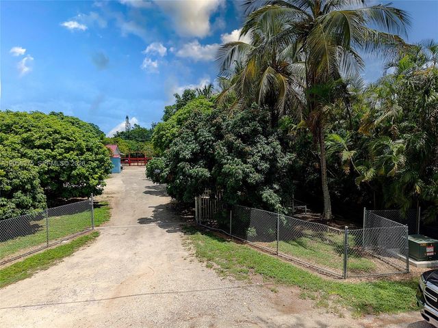 19501 SW 236th St, Homestead, FL 33031