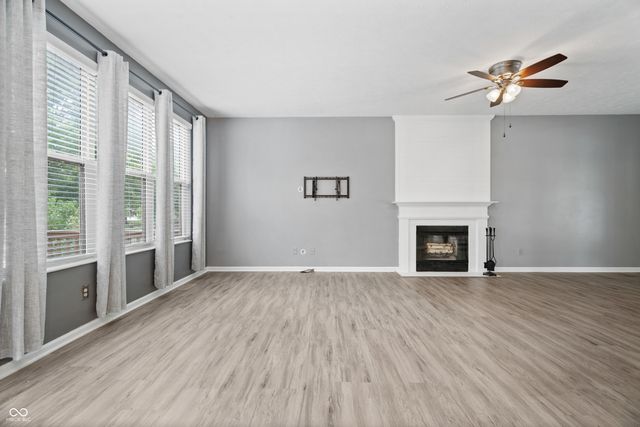 8702 Buffett Parkway, Fishers, IN 46038