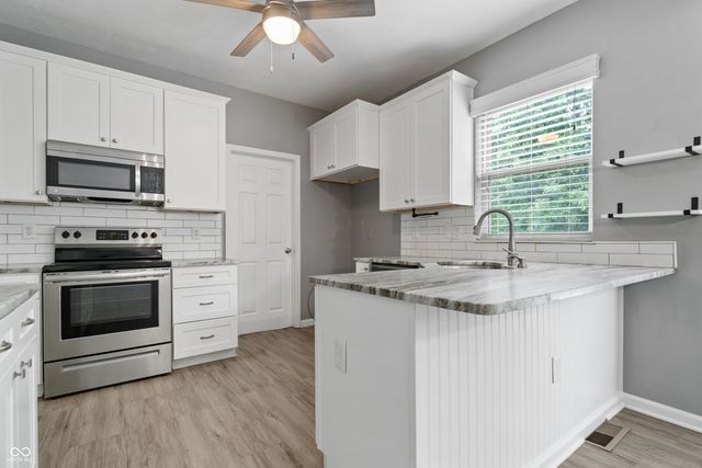 8702 Buffett Parkway, Fishers, IN 46038