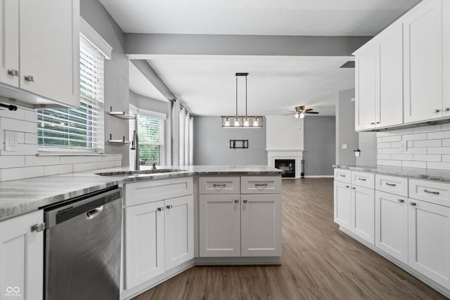 8702 Buffett Parkway, Fishers, IN 46038