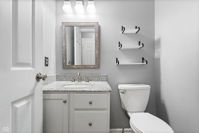 8702 Buffett Parkway, Fishers, IN 46038