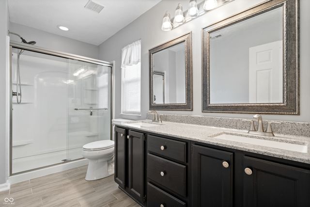 8702 Buffett Parkway, Fishers, IN 46038