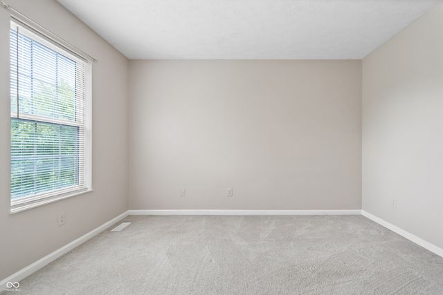 8702 Buffett Parkway, Fishers, IN 46038
