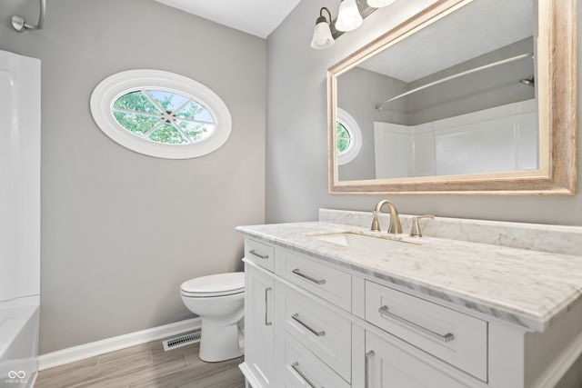 8702 Buffett Parkway, Fishers, IN 46038