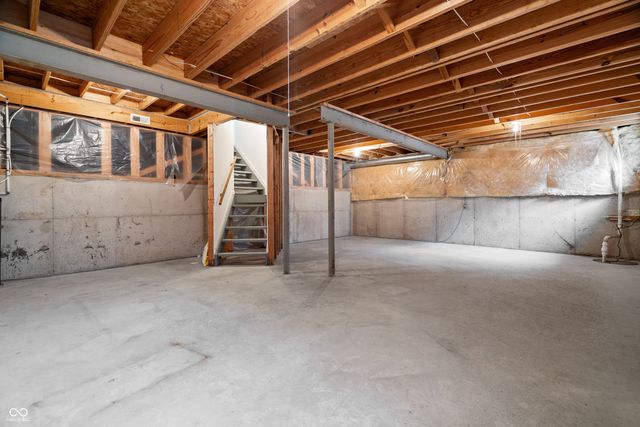 8702 Buffett Parkway, Fishers, IN 46038