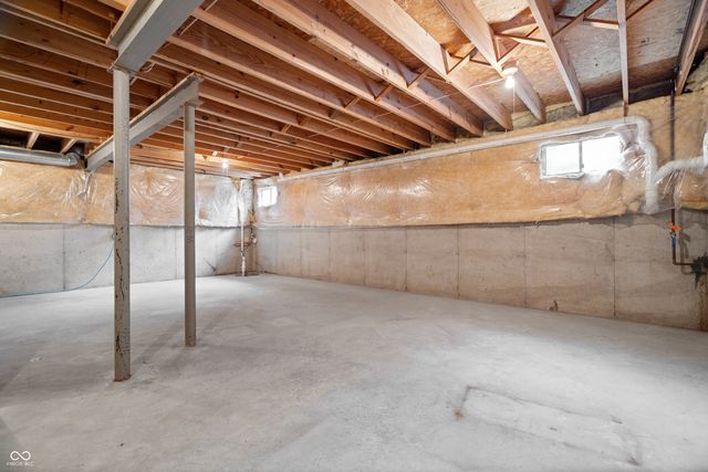 8702 Buffett Parkway, Fishers, IN 46038