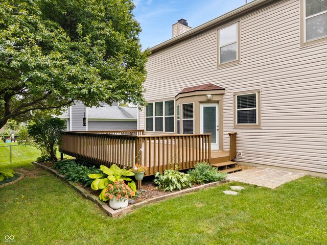 8702 Buffett Parkway, Fishers, IN 46038
