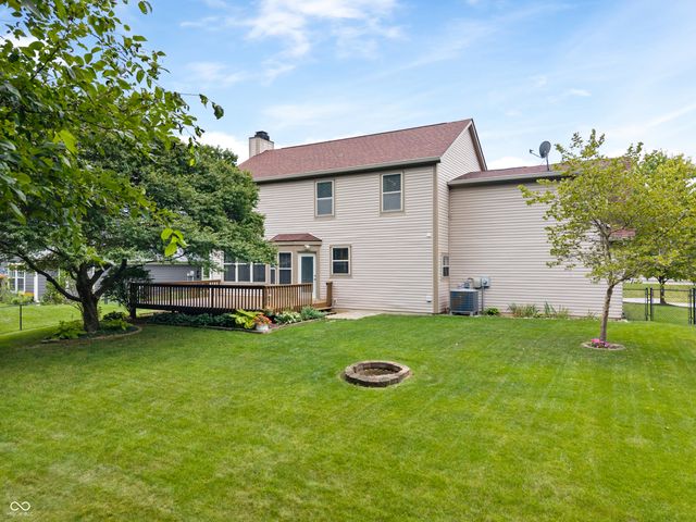 8702 Buffett Parkway, Fishers, IN 46038