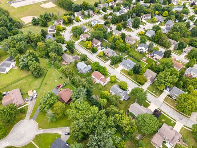 8702 Buffett Parkway, Fishers, IN 46038