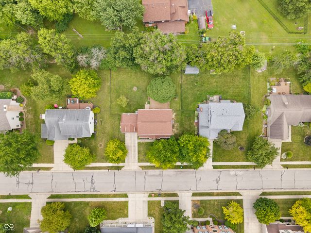 8702 Buffett Parkway, Fishers, IN 46038