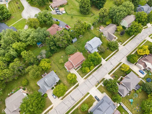 8702 Buffett Parkway, Fishers, IN 46038